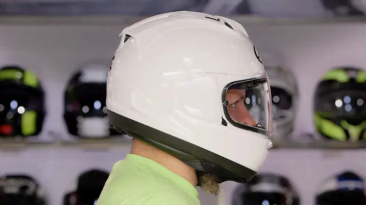 Обзор шлема Arai Corsair X на RevZilla.com